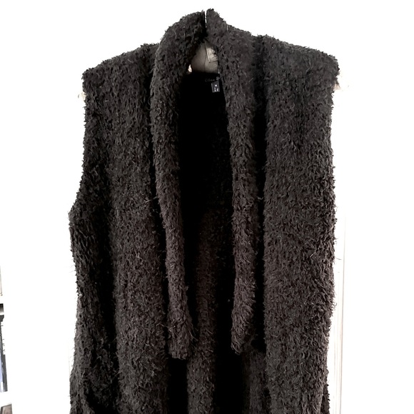 Sweater vest black fuzzy - Picture 2 of 8